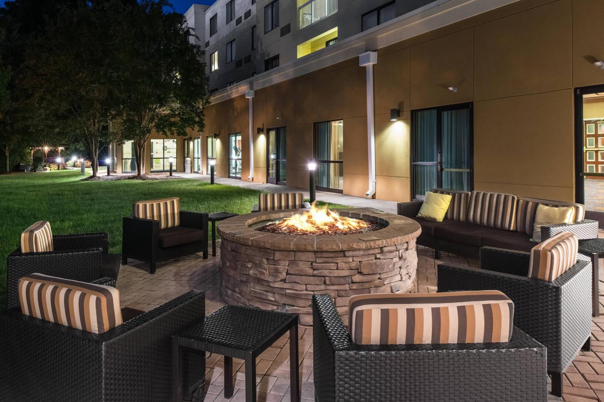 Courtyard By Marriott Charlotte Gastonia Hotel Ngoại thất bức ảnh